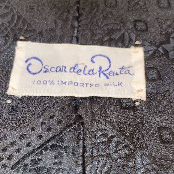 Oscar de la Renta tie - Picture 3 of 4